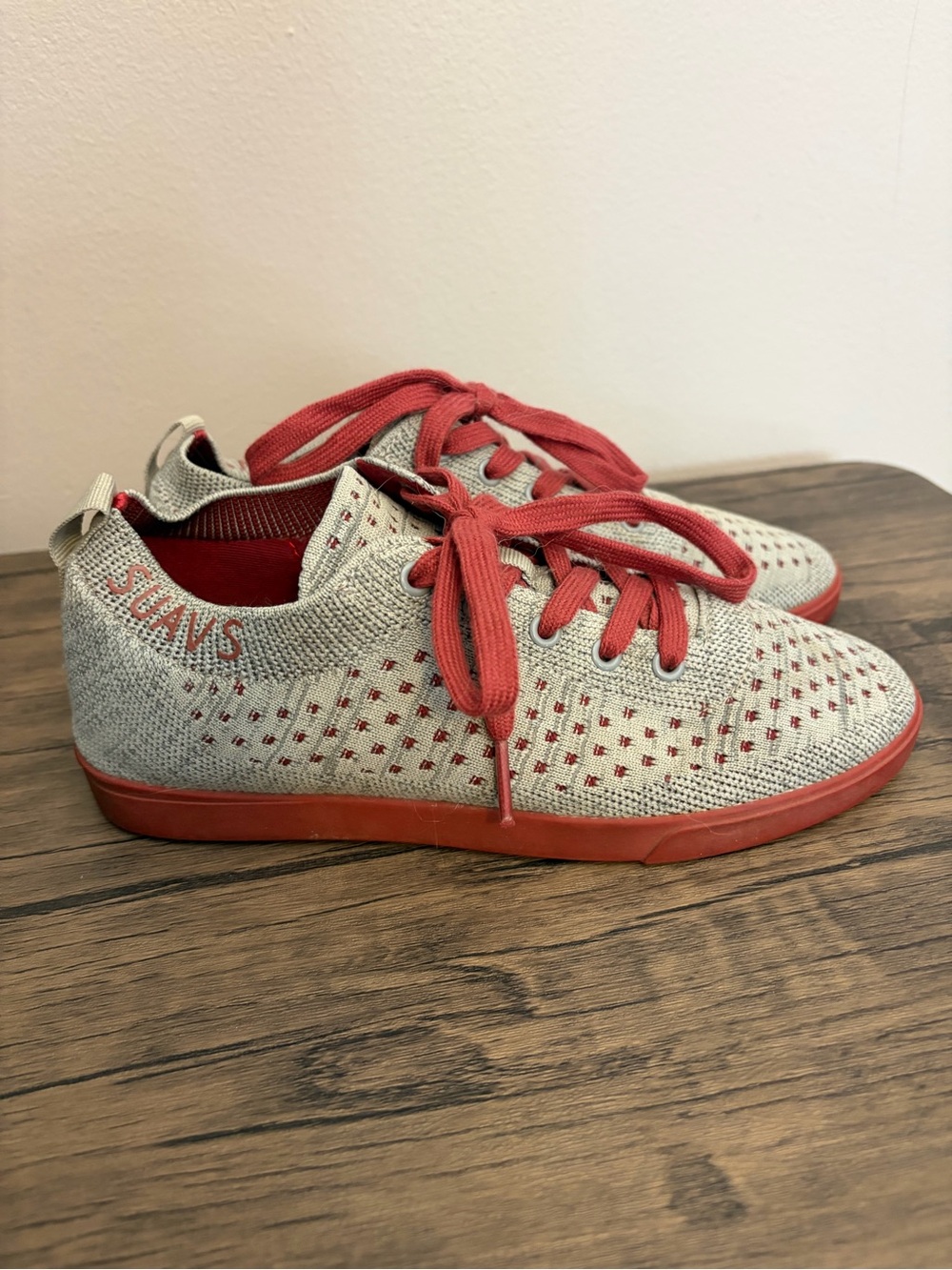 Suavs The Ziker Gray Red Knit Women's Sz 8 Lace Up Lightweight Sneakers